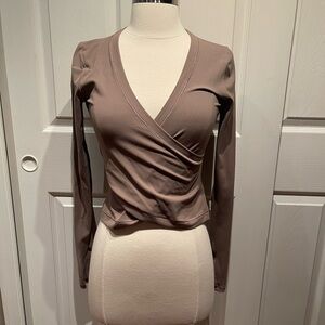 Athleta transcend wrap top XS taupe